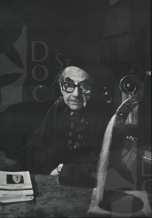 Immagine 1-792412 Man Ray nel suo studio